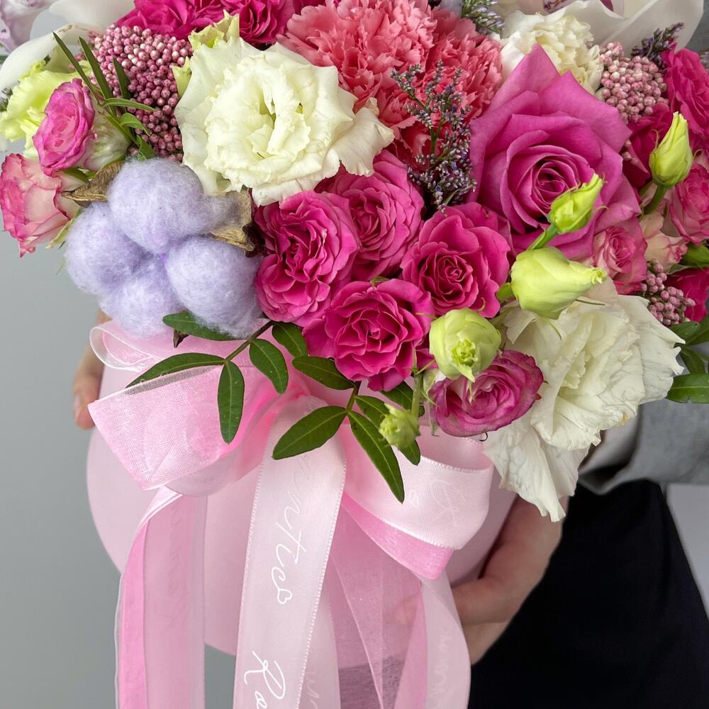 Цветы в коробке из роз ,диантуса ,хлопка ,эустомы