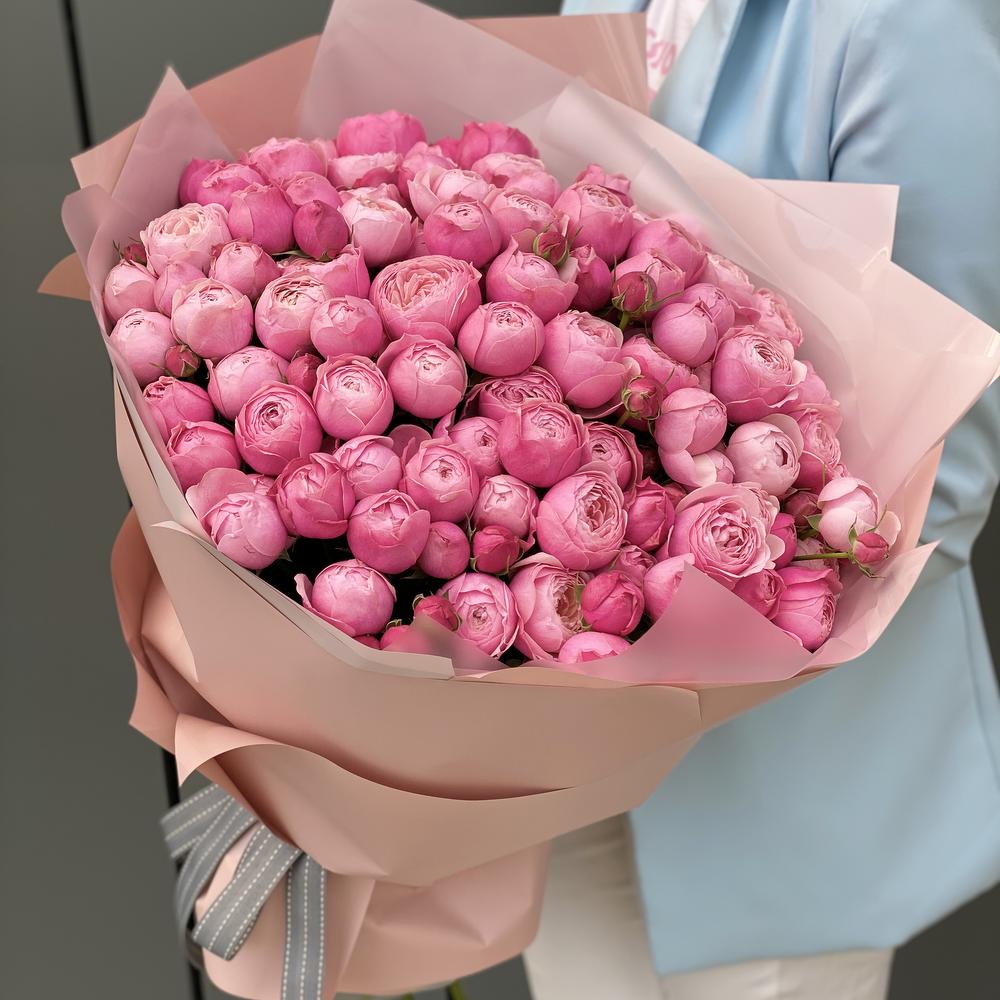 Букет из пионовидной кустовой розы и эвкалипта Кэмирон Макси