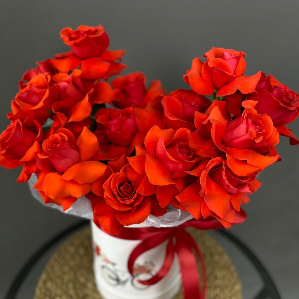 Красные розы 15 шт в тубусе