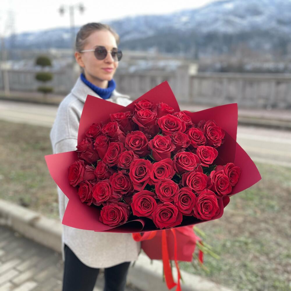 Монобукет из 35 красных роз