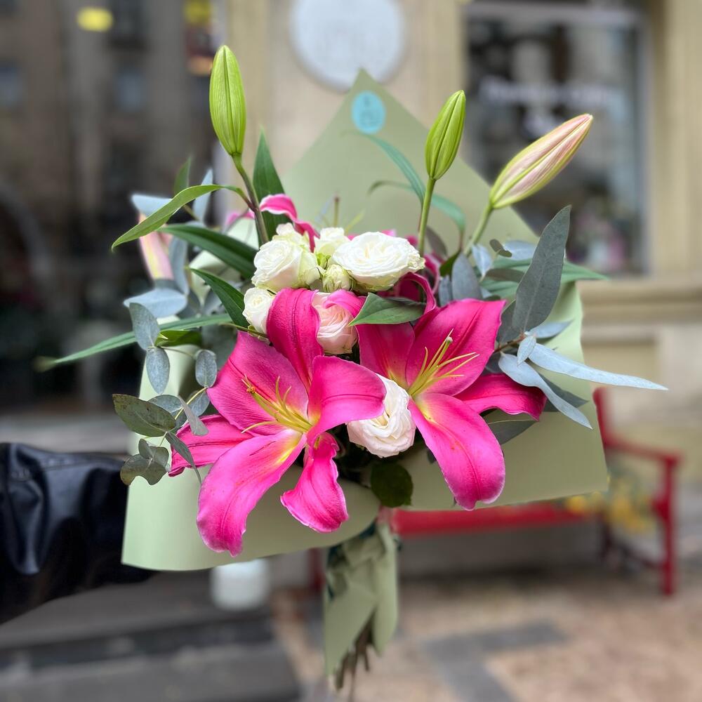 Lily and spray roses