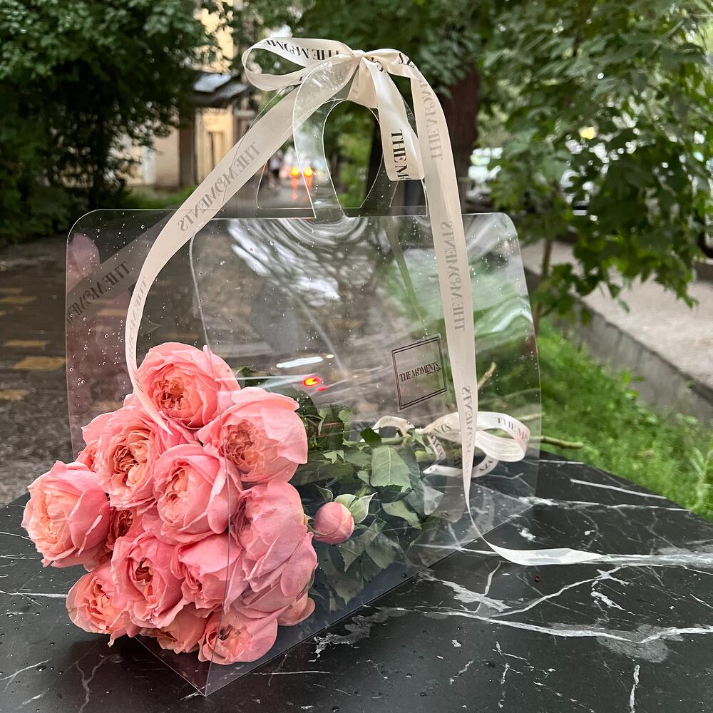 Сумочка с пионовидными кустовыми розами Джельетта