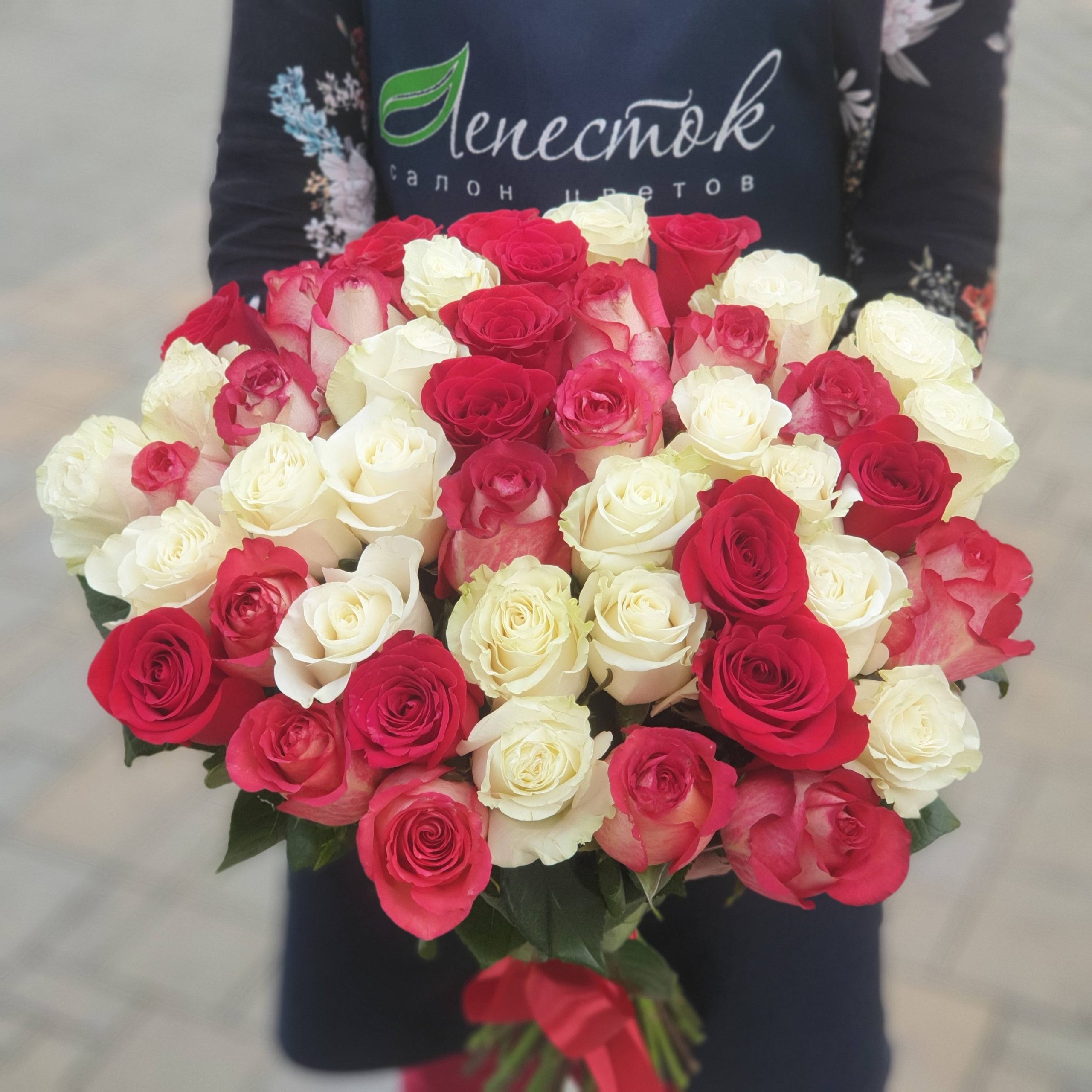 Букет из 47 импортных роз Фридом, Мондиаль, Игуазу
